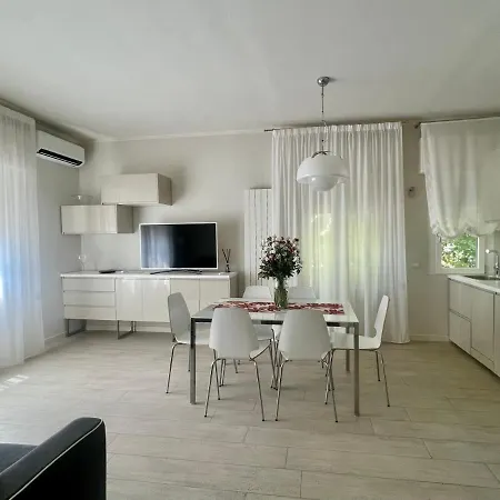 Stunning 300mt By The Sea Dei Marmi