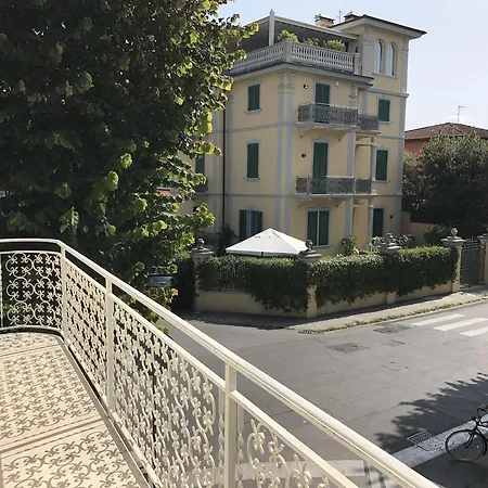 Stunning 300mt By The Sea Dei Marmi * Forte dei Marmi