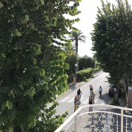 Stunning 300mt By The Sea Dei Marmi Appartement *