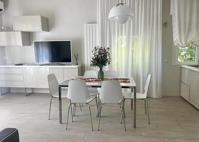 Stunning 300mt By The Sea Dei Marmi Forte dei Marmi