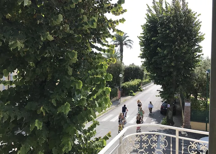 Stunning 300mt By The Sea Dei Marmi Appartement *